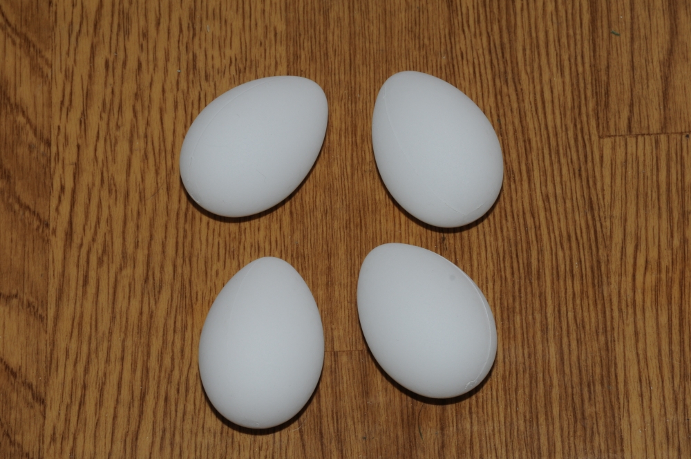 4 stk. egg av plast for bruk i feller.